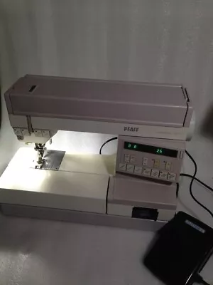 Paff Creative 1371 German Made Computerized Sewing Machine With IDT Recognition • £475
