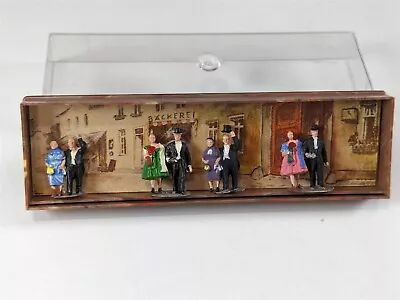 Merten 967 Weddings Guests 8 (4 Couples) Figures HO Scale • $19.99