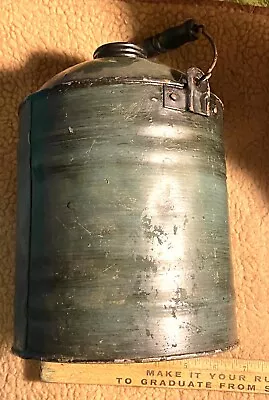 Large Vintage Metal Oil Can (AI25) • $2.99