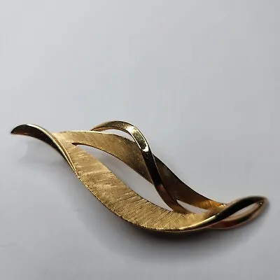 VINTAGE Crown Trifari Brooch Brushed Gold Tone Leaf Brooch Pin Fashion Jewelry • $19.95