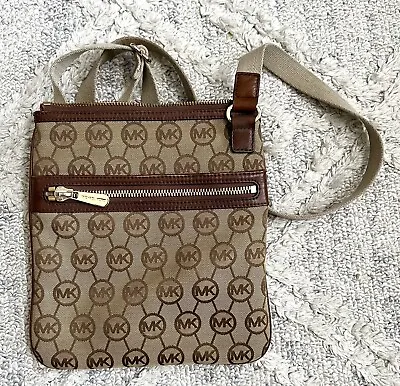 Michael Kors Crossbody Purse • $20