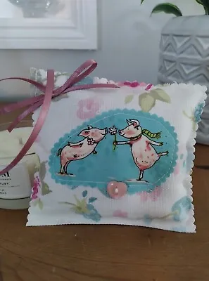 Gorgeous Handmade Hanging Lavender Pillow ~ANITA JERAM PIGS ~ FRIENDSHIP/LOVE* • £4.50