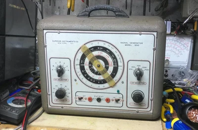 $40 • Buy Signal Generator: Resurrected!              Vintage Vacuum Tube Signal Generator