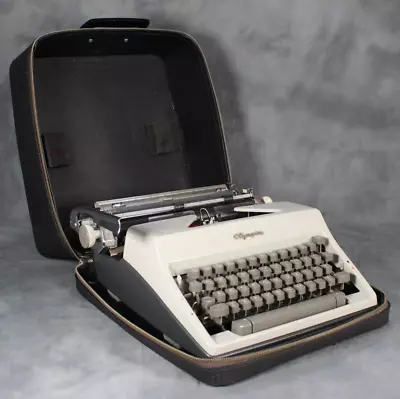 Olympia SM9 De Luxe Portable Vintage Typewriter In Fitted Case Fully Working 60s • £89.99