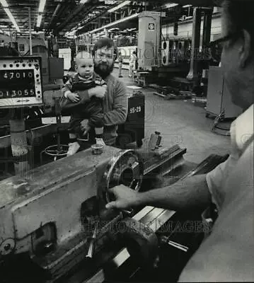 1983 Press Photo Oak Creek Plant Of The AC Spark Plug Division Of General Motors • $19.99