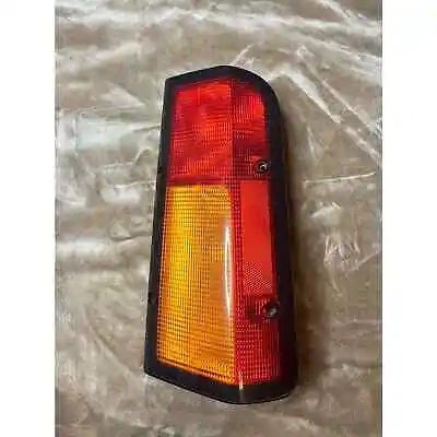 2003-2004 Land Rover Discovery OE Rear Passenger Tail Light Assembly 030702 • $165