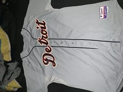 Detroit Tigers Mens Baseball Jersey Gray Clean Sewn Majestic Authentic Size 50 • $70