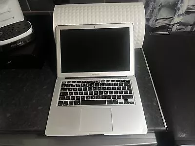 Apple MacBook Air 13  I5 @ 1.6GHz 4GB 128GB SSD A1466 Early 2015 *Faulty* • £50