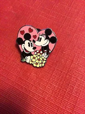 Disney Couples Mickey & Minnie Mouse Mystery Pin 95864 • $7.50