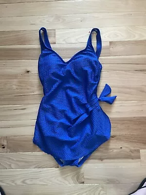 Maxine Of Hollywood Swimsuit 10 • $18.75