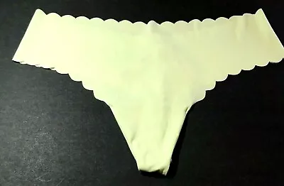 Victoria's Secret Pastel Green Scalloped No Show Thong Panties Underwear-MED • $12.82