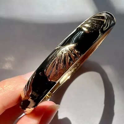 $17.98 • Buy Black Enamel Gold Tone Sea Shell Hinge Bangle Bracelet