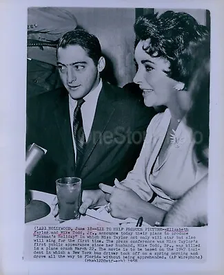 1958 Elizabeth Taylor In Interview W/Mike Todd Jr To Produce Movie Wire Photo • $24.99