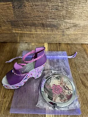 £5.75 • Buy Just The Right Shoe With Compact Mirror.