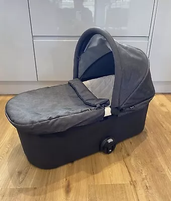 Baby Jogger City Versa/Select Deluxe Carrycot With Adapters • £95