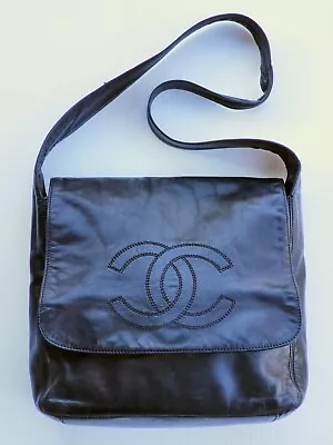 Vintage Chanel Single Flap Shoulder Bag Black Lambskin W/CC Logo • $1199.99