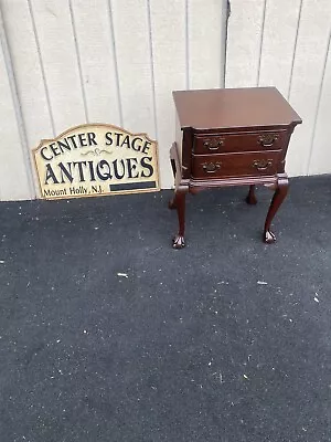 65330 GEORGETOWN Galleries Mahogany Nightstand End Table • $325