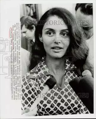 1973 Press Photo Maria Elena Moffett Talks To Reporters In Washington • $19.99
