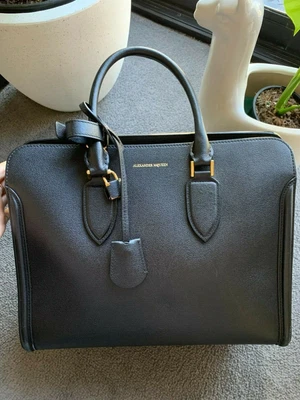 $1200 • Buy Alexander McQueen Heroine Open Tote (Black With Gold Tone Hardware) $2,275
