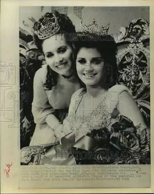 1969 Press Photo Glenda Propes And Dana Dowell Crowned The New Miss Texas • $19.99