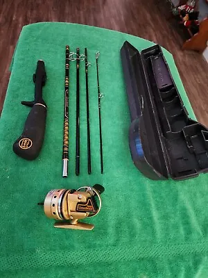 Daiwa Minicast Gold MG-59 Fishing Rod & Reel Kit With Carrying Case • $80