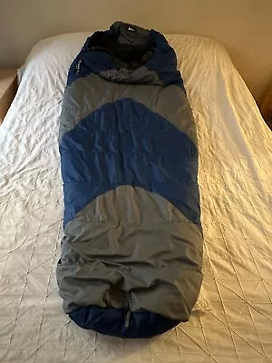 REI Volcano Jr  Polarguard 15*  68”x 52” Sleeping Bag. Very Nice! • $42.99