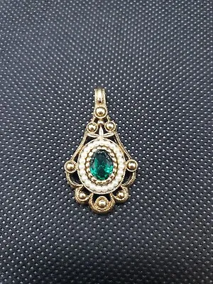 Vintage Avon Victorian Versailles Emerald Green Glass Necklace Pendant • $25