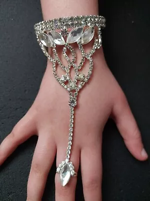 £4 • Buy Girls Indian Pakistani Ring Finger Bracelet Silver With Silver Stones 