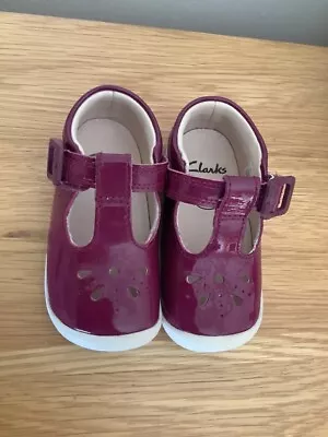 Clarks Baby 4 F Roamer Star Patent Leather T-bar Shoes First Walker Infant 4F • £9.50