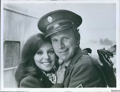 1977 Wayne Rogers Marlo Thomas Abc Move It Happened One Christmas Wirephoto 7X9 • $9.99