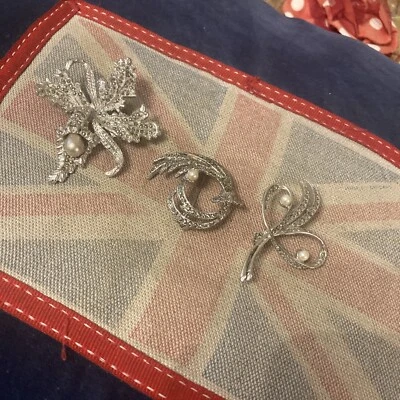 £3 • Buy 3 Marcasite & Faux Pearl Vintage Brooches 