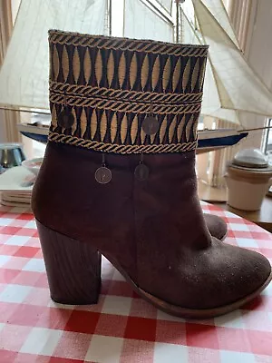 £10 • Buy Desigual Brown Suede Leather Ankle Boots With Decorative Coins & Beads Size 7/40