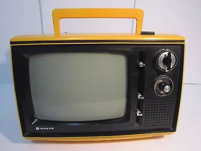 VTG Portable Yellow 9   SANYO TV  B & W Model 90T47U With Antenna Made In JAPAN • $99.99