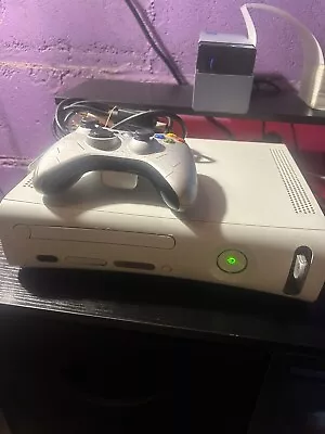 Microsoft XBox 360 Pro 4GB 2K6 Bundle - White • $70