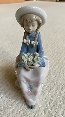 Lladro Figurines Collectibles Retired Girl - Pretty & Prim - # 5554 • $60