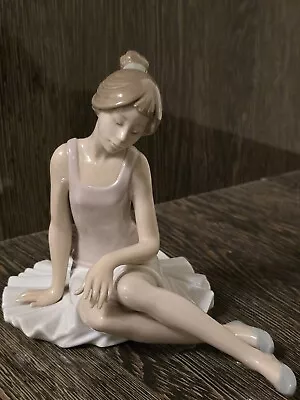 Nao By Lladro Figurine Young Ballet Dancer Seated • £17.50