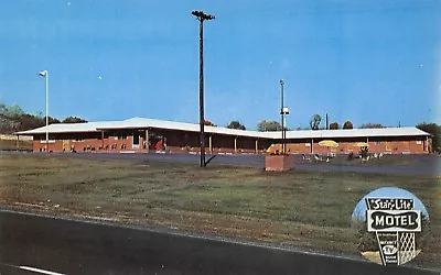 Mt Airy NC~Star Lite Motel~Googie Sign~Ranch Style Brick~GC Ayers~1960s Postcard • $5.50