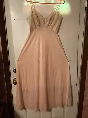 Vintage Elegant VANITY FAIR Long Night Gown & Robe Peignoir Set Glamorous Sz 34 • £40.17