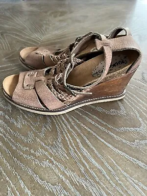 New Kickers Wood Wedge Leather Sandal Boho Beauties Size 39 • $35.28