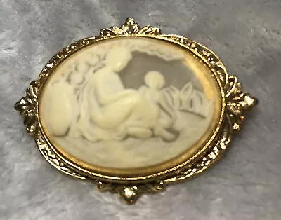 Vintage Cameo Medallion Brooch Pin Mother Child Goddess 1.5” H 2.5 W • $22