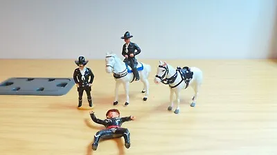 BK381:  Hopalong Cassidy Figures On Horseback & Standing • £50