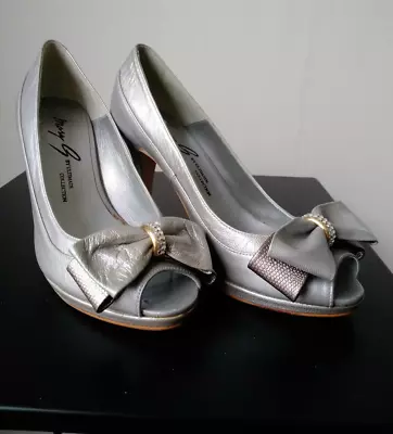 Mary G By Ultimate Collection Silver Bow Diamante Trim Front Peep Toe Shoes UK 3 • £20