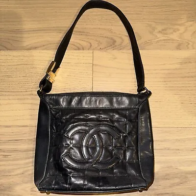 $650 • Buy Vintage CHANEL Black Lambskin Leather Small Mini Chocolate Bar Shoulder Bag GHW￼