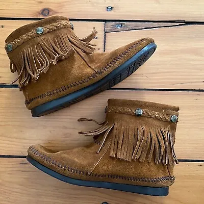 Minnetonka Moccasins SZ 8 Hardsole Boot Bootie Brown Suede Fringe Concho Womens • $29.99