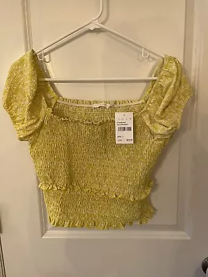 NWT Women’s Lush Yellow Patterned Midriff Shirt L (A2/10) • $14.70