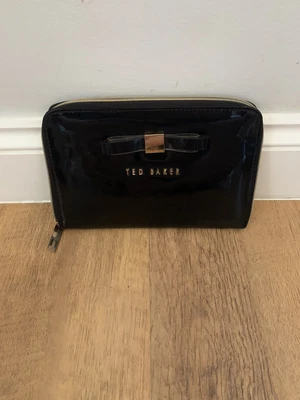 £14.99 • Buy Ted Baker Black Bow Patent Ipad Mini Case Very Good Condition