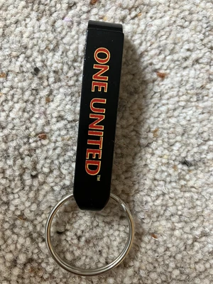 £2.40 • Buy Manchester United One United Bottle Opener Keyring