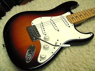 Fender 2010 Stratocaster American Standard 3Tone Sunburst W/Fender Deluxe SKB Ca • $999