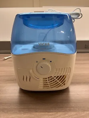 Vicks Filtered Cool Moisture Humidifier - White (USED Great Condition) • $9