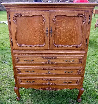 Stunning Dark Oak Carved French 2Door/3Drawer  Drinks Cabinet! (CON977) • £485